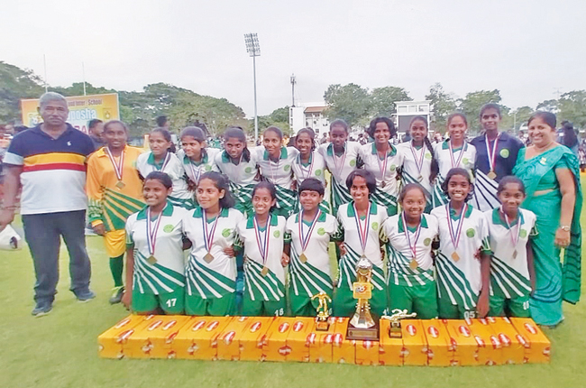 Maliyadeva Balika, Kurunegala champions of Girls under 14 Football ...